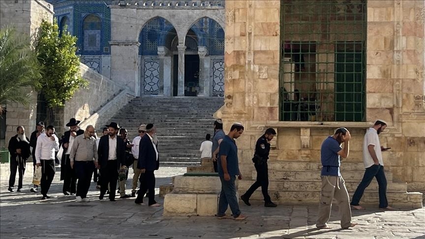 أكثر من 500 مستوطن إسرائيلي يقتحمون الأقصى بحراسة الأمن