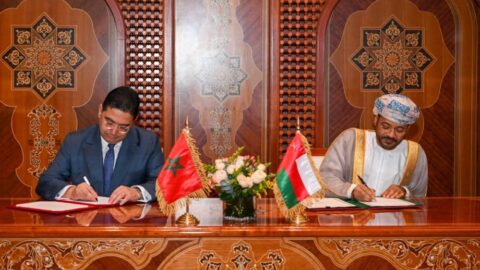 المغرب وسلطنة عمان يؤكدان عزمهما على تطوير تعاونهما في شتى المجالات