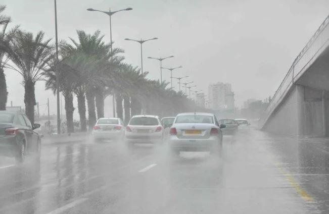 نشرة إنذارية.. زخات رعدية وهبات رياح قوية مرتقبة بعدد من مناطق المملكة