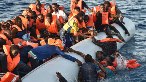 إنقاذ قرابة 400 مهاجر قبالة سواحل اليونان