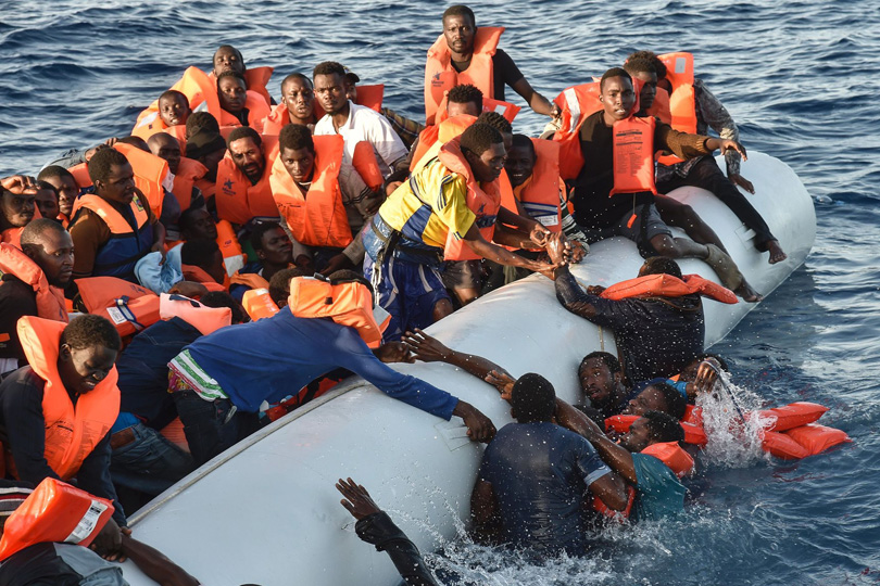 إنقاذ قرابة 400 مهاجر قبالة سواحل اليونان