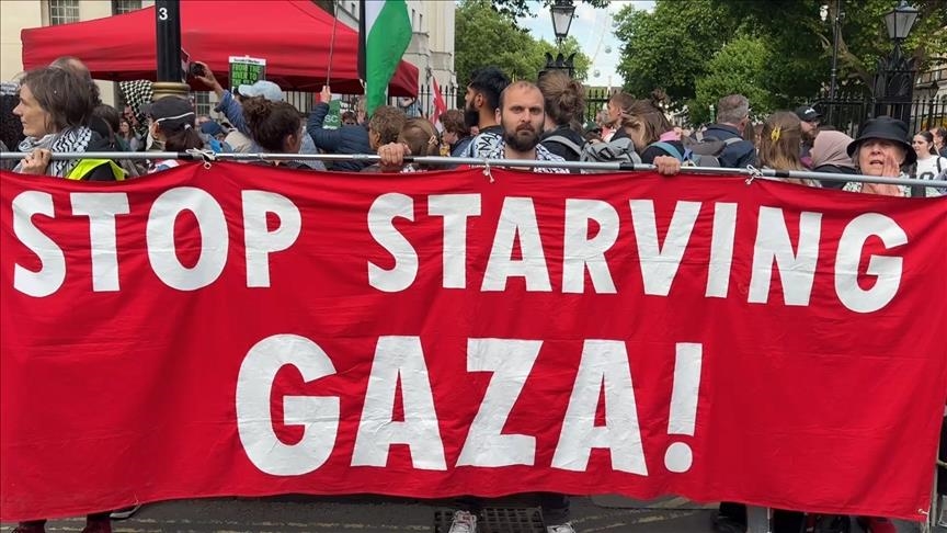 احتجاجات في لندن تنديدا بتجويع الفلسطينيين ومطالبة بوقف بيع الأسلحة لإسرائيل