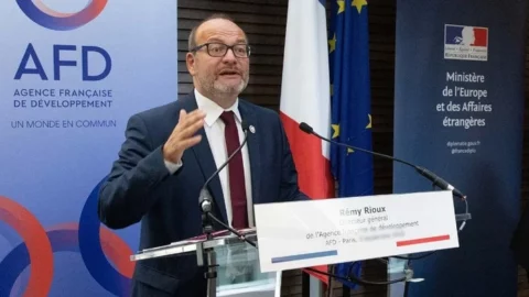 المدير العام لمجموعة الوكالة الفرنسية للتنمية يزور الصحراء المغربية