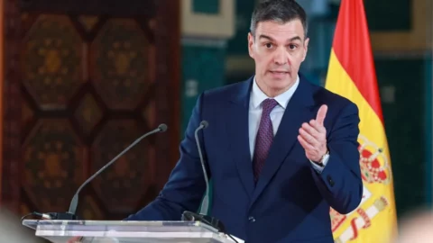 سانشيز يشيد بدور المغرب في استعادة الكهرباء