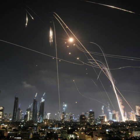 ردا على الضربات الإسرائيلية.. إيران تشن هجوما بالصواريخ والمسيرات على إسرائيل