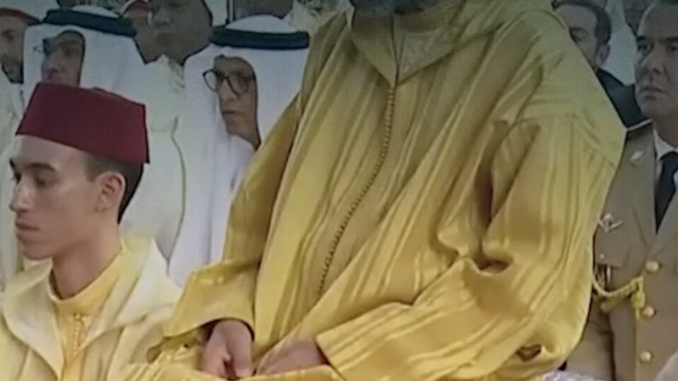 الملك محمد السادس يؤدي صلاة العيد بمدينة تطوان