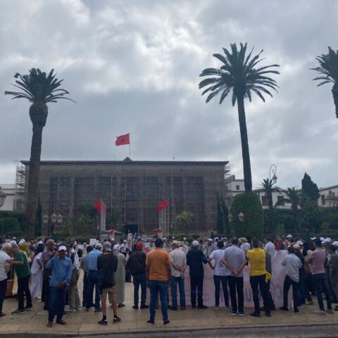 حماة المال العام يحتجون أمام البرلمان ضد التضييق على المبلغين عن الفساد
