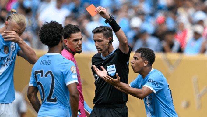 فيفا يرفض استئناف مانشستر سيتي ويؤكد عقوبة طرد ريكو