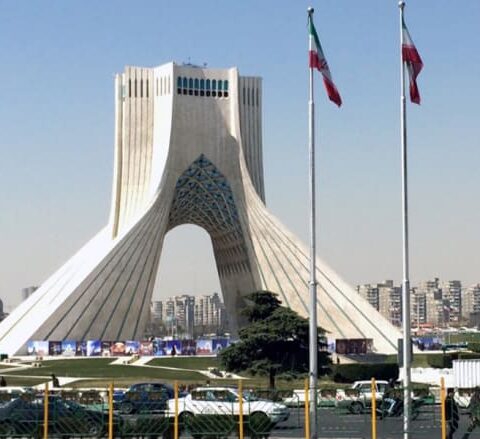 أمريكا بريطانيا تسحبان موظفي سفارتيهما من إيران والصين تحث مواطنيها على الاستعداد لحالات الطوارئ