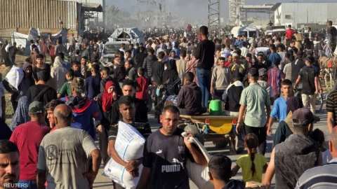 أطباء بلا حدود تدين “عسكرة” المساعدات الإنسانية في غزة