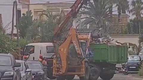 يسيرها برلماني من “الأحرار”.. شركة نظافة تثير الجدل بعد استخدامها “طرقاً بدائية” لجمع النفايات في الهرهورة