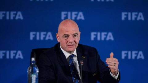 “فيفا” يعتمد إجراءات جديدة لحماية صحة اللاعبين
