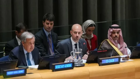 فرنسا تؤكد أن “لا بديل” من حل الدولتين لتسوية النزاع الفلسطيني-الإسرائيلي
