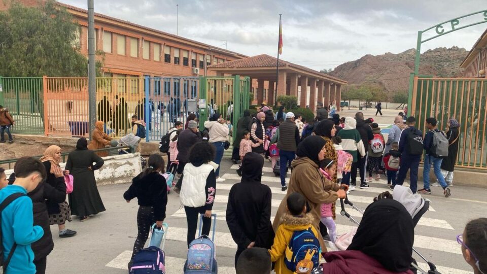 الحكومة الإقليمية بمدريد تلغي تدريس اللغة العربية والثقافة المغربية بمدارسها