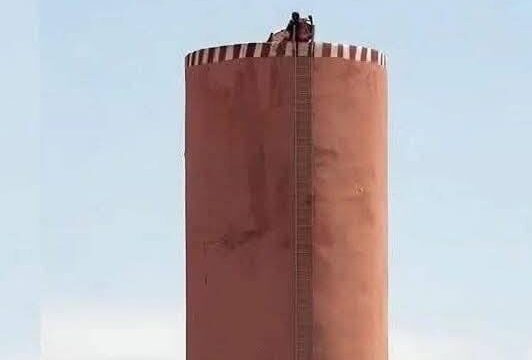 سلطات بني ملال تنهي الشكل الاحتجاجي الذي انخرط فيه شخص اعتصم فوق خزان مياه