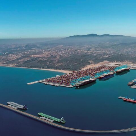 البنك الأوروبي لإعادة الإعمار يمنح المغرب 2,1 مليون أورو لتطوير ميناء “الناظور غرب المتوسط”