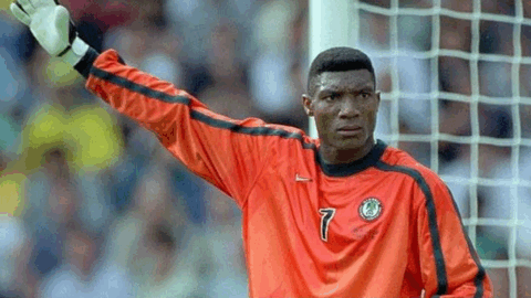 وفاة حارس نيجيريا في مونديالي 1994 و1998 بيتر روفاي