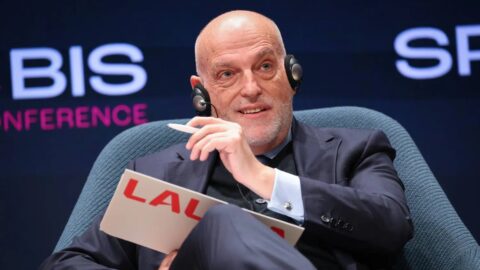 تيباس: لا تراجع عن إقامة مباراة فياريال وبرشلونة في ميامي
