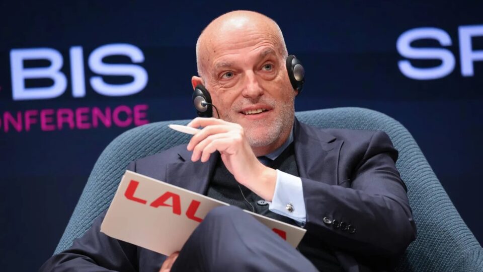 تيباس: لا تراجع عن إقامة مباراة فياريال وبرشلونة في ميامي