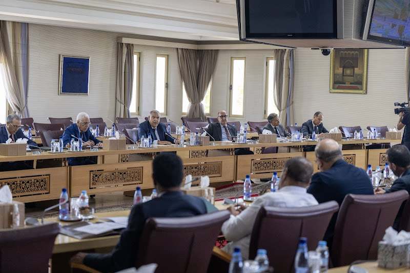 مشاورات الانتخابات بدون رئيس حكومة.. قراءة في دلالات الغياب وبروز “الداخلية”