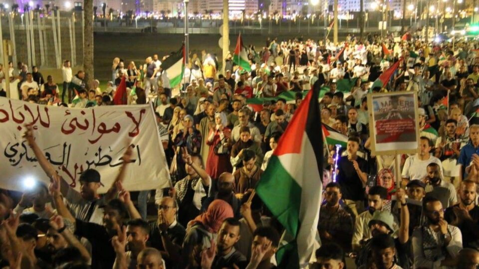 بعد مسيرة بطنجة.. نشطاء يتظاهرون ضد “سفن الإبادة” أمام ميناء البيضاء