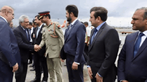 وزير خارجية باكستان يصل إلى بنغلاديش في أول زيارة منذ 13 عاما