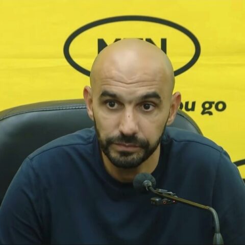 الركراكي: لا توجد مباريات سهلة في إفريقيا والانتصار ثمرة العمل الجماعي