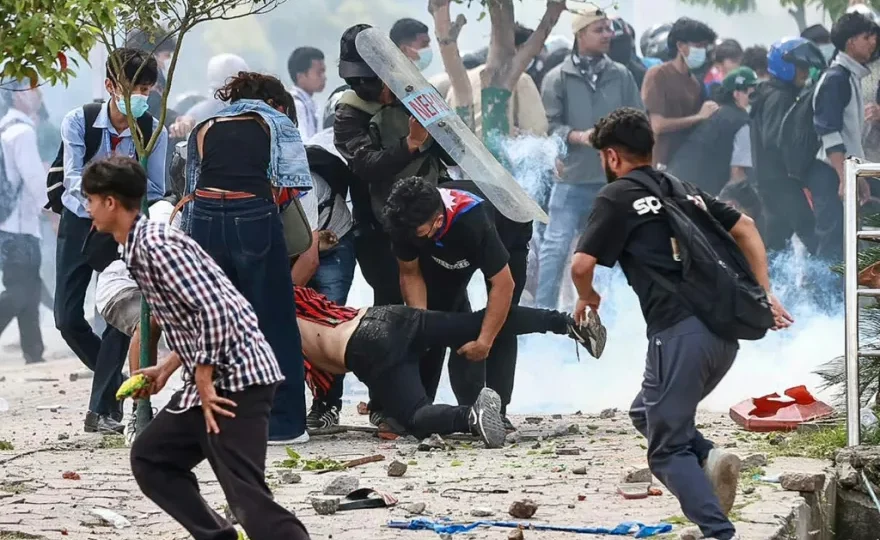 رئيس وزراء النيبال يستقيل بعد الاحتجاجات الدامية