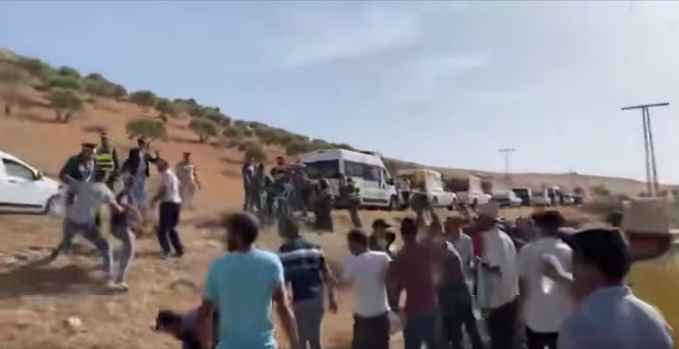 من تاونات إلى فاس.. السلطات تمنع مسيرة على الأقدام مطالبة بالماء والحق في التمدرس
