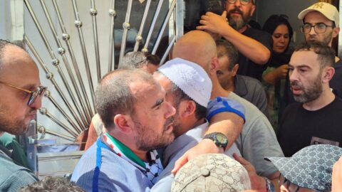 في جنازة والده.. الزفزافي: في سبيل الوطن يهون كل شيء