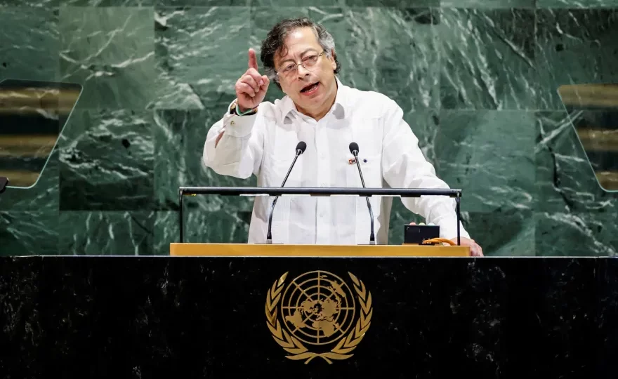 رئيس كولومبيا يتهم أمريكا بانتهاك القانون الدولي بعد إلغاء تأشيرته