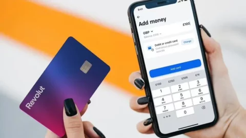 الجواهري يؤكد اهتمام البنك الرقمي البريطاني “ريڤولت” بالسوق المغربية