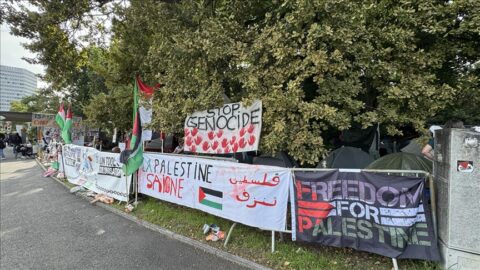 نشطاء يعتصمون أمام مكتب الأمم المتحدة في جنيف مطالبين بحماية دولية لأسطول الصمود