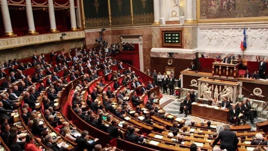 مجلس النواب الفرنسي يحجب الثقة عن حكومة فرنسوا بايرو