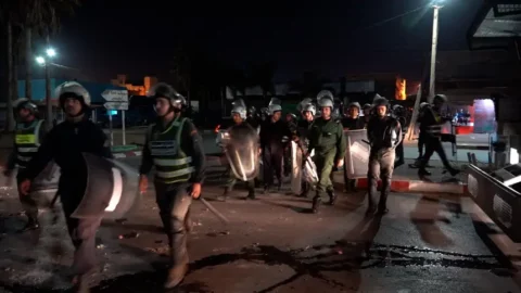تقديم 17 موقوفا على أنظار النيابة العامة على إثر أحداث منطقة سيدي الطيبي بالقنيطرة