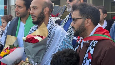 بعد عودتهم من الاعتقال الإسرائيلي.. آيت ياسين: عذبونا وأهانوا الملك أمامنا