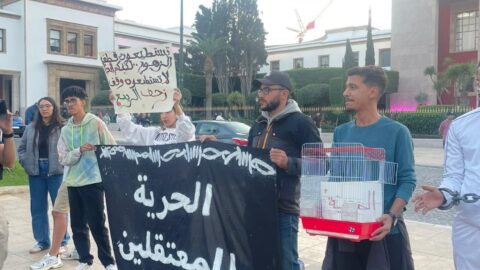“جيل Z” تطالب من أمام البرلمان بإصلاحات اجتماعية وإطلاق سراح المعتقلين