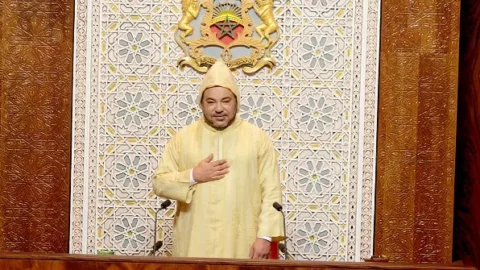 الملك يترأس افتتاح البرلمان بخطاب أمام أعضاء مجلسيه