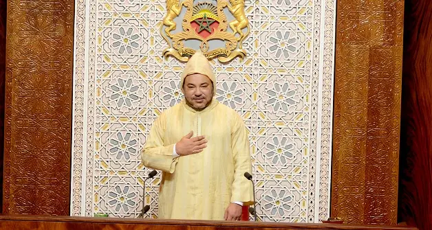الملك يترأس افتتاح البرلمان بخطاب أمام أعضاء مجلسيه