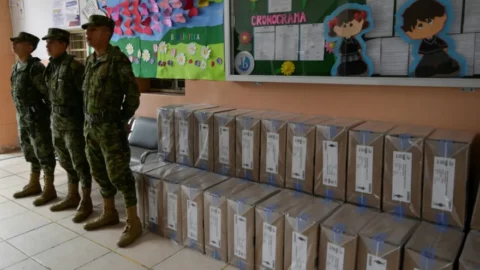 استفتاء في الإكوادور حول عودة القواعد العسكرية الأجنبية للبلاد