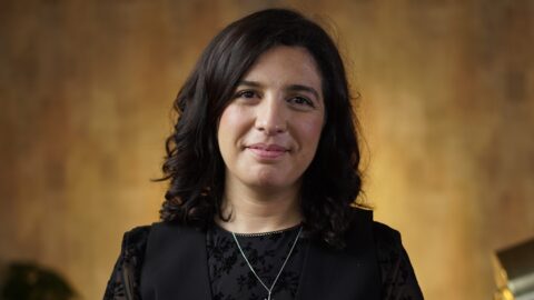 حكاية القمصان.. العدالة في امتحان الرموز والحرية