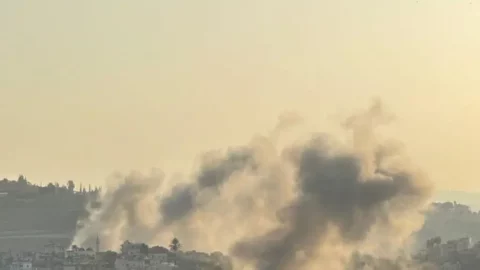 غارتان اسرائيليتان على جنوب لبنان بعد تحذيرات بالإخلاء