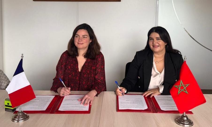 توقيع اتفاقية تعاون بين “أكابس” وبنك فرنسا في مجال التربية المالية