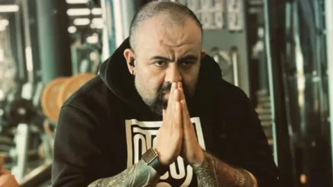 متضامنًا مع رائد و”بوز فلو”.. “دون بيغ”: لدينا قضايا أهم من أن ينشغل القضاء بما يقوله فنان