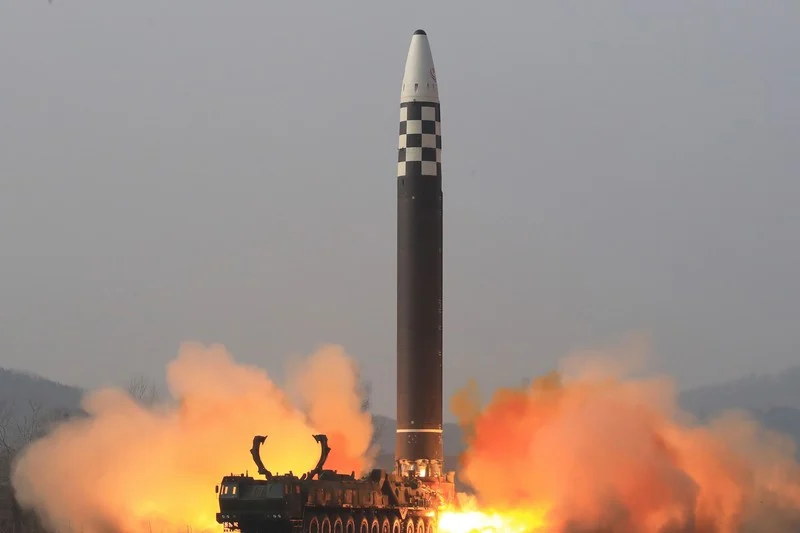 كوريا الشمالية تطلق صاروخا بالستيا