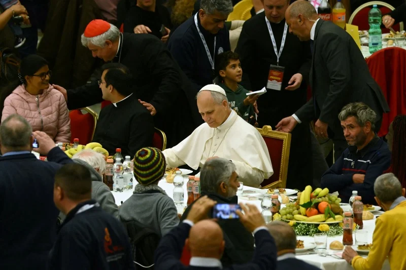 بابا الفاتيكان يدعو إلى مساعدة الفقراء