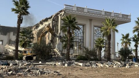 واتساب للتبليغ وحكم ابتدائي وحوادث نهب…القصة الكاملة لهدم قصر ضيافة كلف صاحبه 16 مليار سنتيم