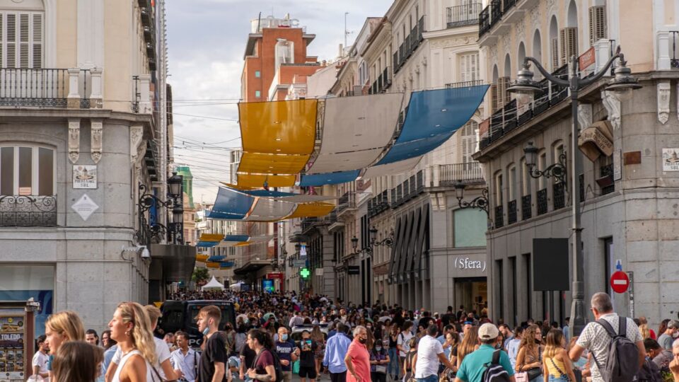 تقرير: السياح المغاربة من الأكثر إنفاقًا في سياحة التسوق بإسبانيا