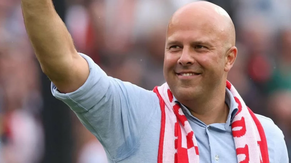 سلوت يشعر بـ”الأمان” رغم خيبات ليفربول المتلاحقة