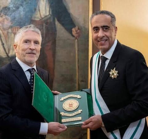 إسبانيا توشح الحموشي بأرفع وسام للاستحقاق للحرس المدني